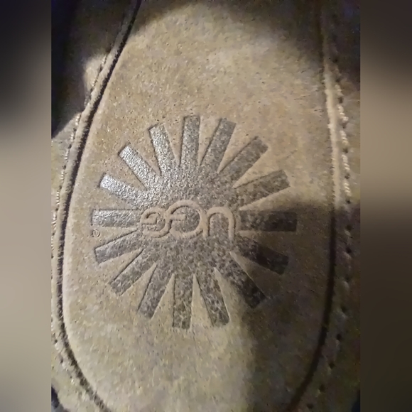 UGG Clog Tooth Toggle Shearlings - Picture 8 of 11